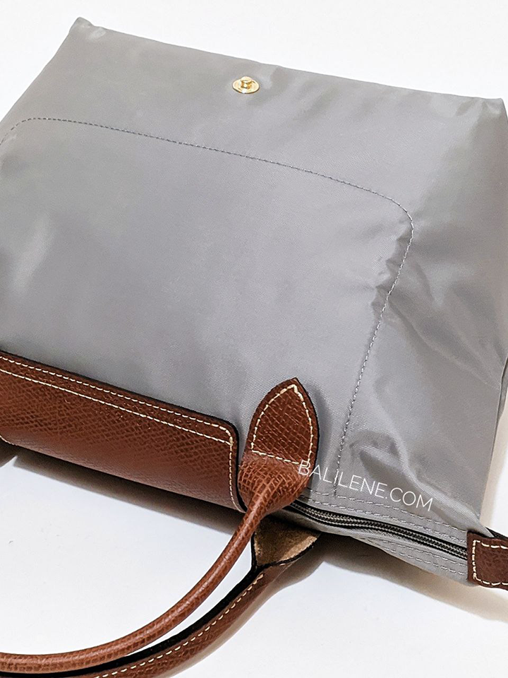 Longchamp-Le-Pliage-Original-Top-Handle-Bag-Small-Turtledove-Balilene-detail-belakang