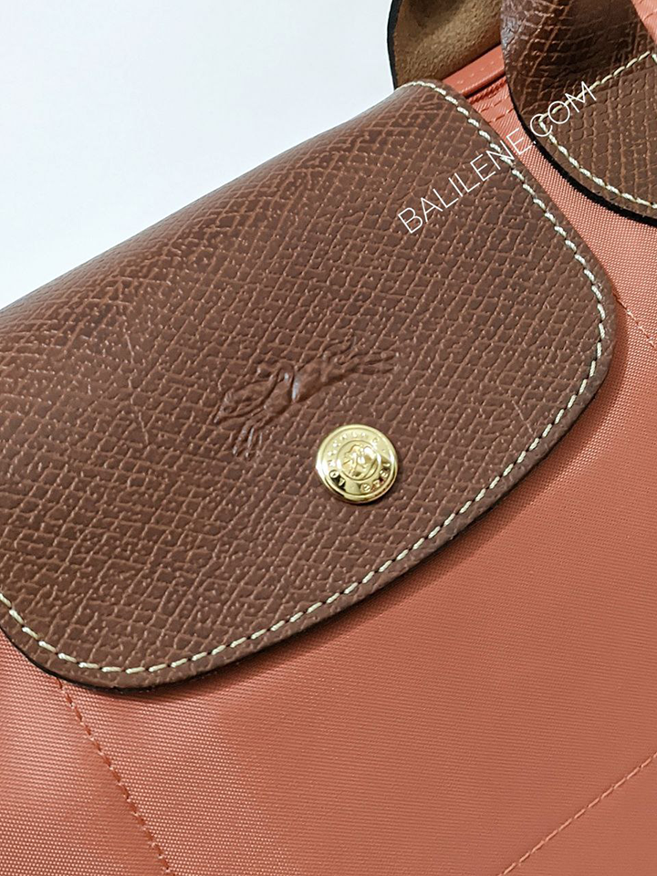 Longchamp-Le-Pliage-Original-With-Recycled-Fabric-Tote-Bag-Blush-Balilene-detail-logo