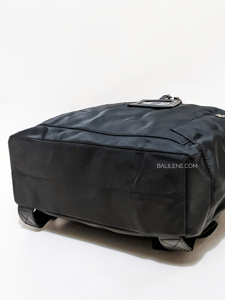 Marc-Jacobs-Preppy-Nylon-Backpack-Bag-Black-Balilene-detail-bawah