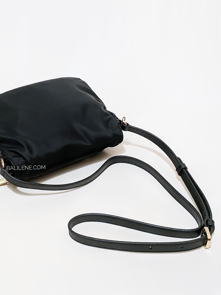 Marc-Jacobs-Preppy-Nylon-Natasha-Mini-Crossbody-Bag-Black-Balilene-detail-belakang