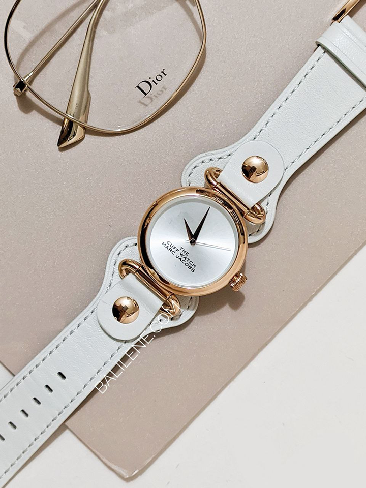 Marc-Jacobs-The-Cuff-Quartz-Silver-Dial-Leather-Strap-Watch-Balilene-detail-depan1
