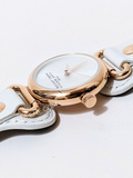 Marc-Jacobs-The-Cuff-Quartz-Silver-Dial-Leather-Strap-Watch-Balilene-detail-samping