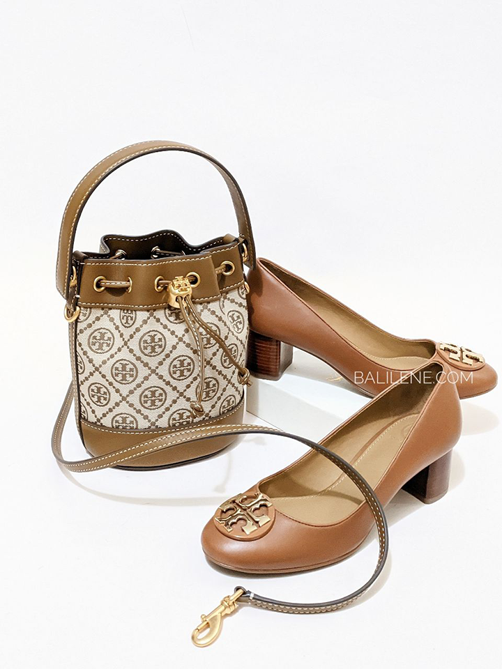 Michael-Kors-49T8FUFR1B-Fulton-Moc-Mini-Mk-Logo-Pyramid-Vanilla-Balilene-detail-depan