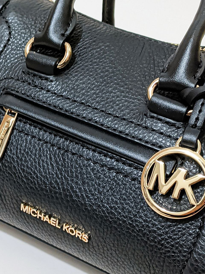 Michael-Kors-Carine-Extra-Small-Pebbled-Leather-Satchel-Black-Balilene-detail-logo