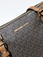 Michael-Kors-Charlotte-Large-Logo-and-Leather-Top-Zip-Tote-Bag-Brown-Balilene-detail-logo