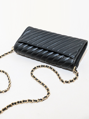 Michael-Kors-Rose-Medium-Elongated-Clutch-Black-Balilene-detail-belakang