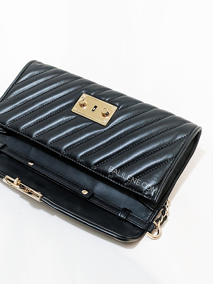 Michael-Kors-Rose-Medium-Elongated-Clutch-Black-Balilene-detail-penutup