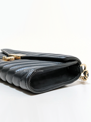 Michael-Kors-Rose-Medium-Elongated-Clutch-Black-Balilene-detail-samping