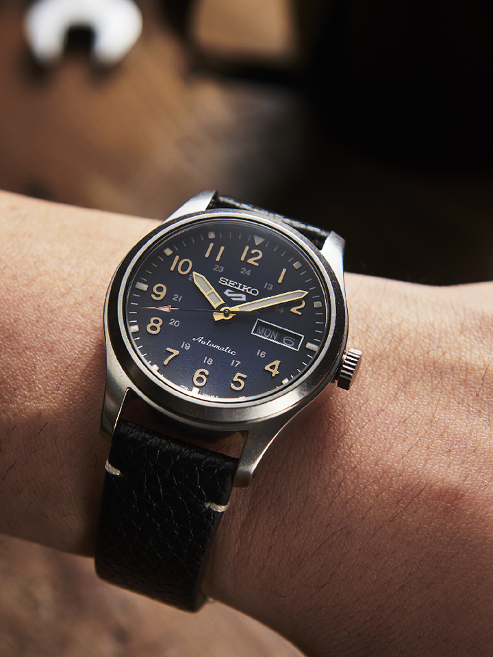 Seiko 5 top military leather strap