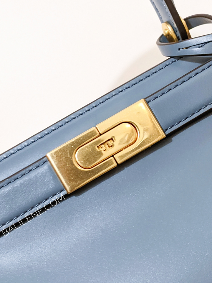 Tory-Burch-56912-Lee-Radziwill-Petite-Bag-Brunnera-Balilene-detail-hardware