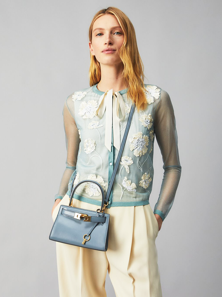    Tory-Burch-56912-Lee-Radziwill-Petite-Bag-Brunnera-Balilene-onmodel