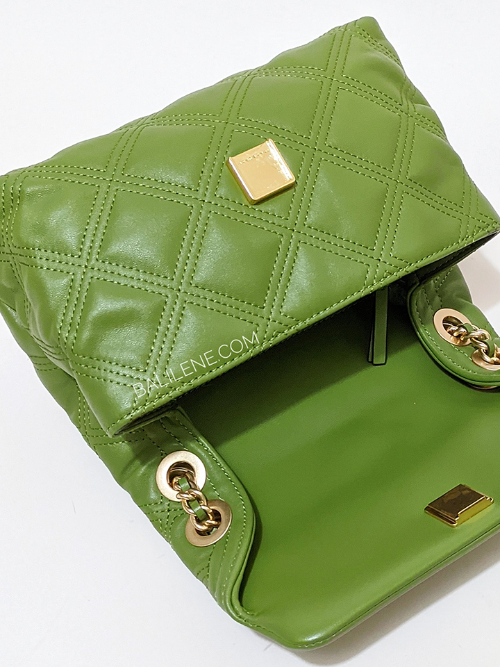    Tory-Burch-58102-Fleming-Soft-Small-Convertible-Shoulder-Bag-Shiso-Balilene-detail-magnet