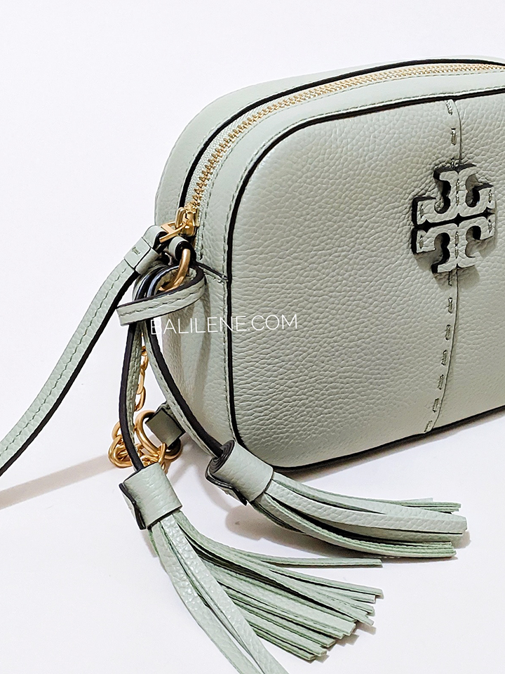 Tory-Burch-64447-McGraw-Camera-Bag-Pine-Frost-Balilene-detail-samping