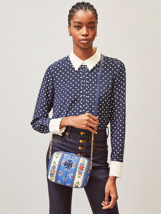    Tory-Burch-64449-McGraw-Floral-Camera-Bag-Balilene-onmodel