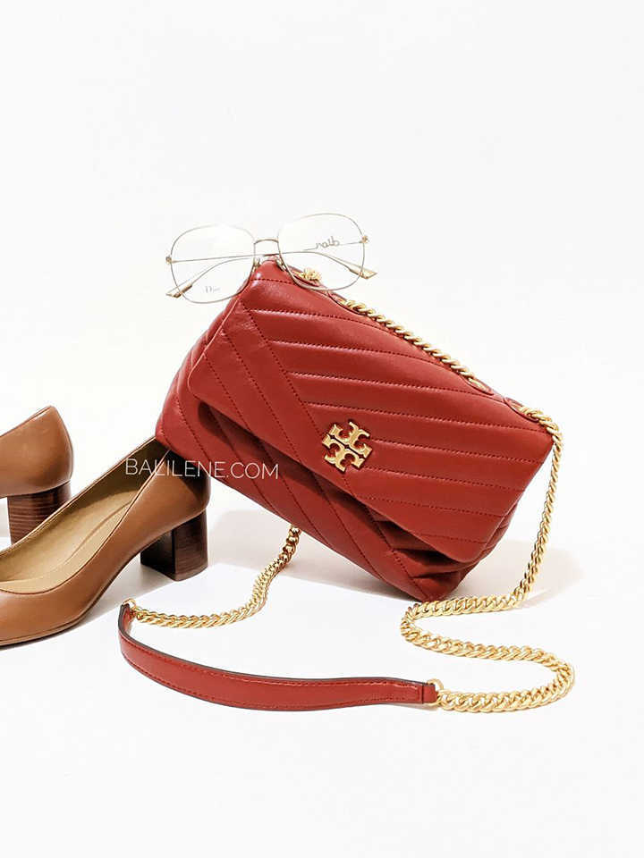 Tory-Burch-64963-Kira-Chevron-Small-Convertible-Shoulder-Bag-Redstone-Rolled-Brass-Balilene-detail-depan1