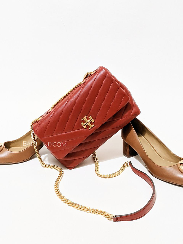    Tory-Burch-64963-Kira-Chevron-Small-Convertible-Shoulder-Bag-Redstone-Rolled-Brass-Balilene-detail-depan