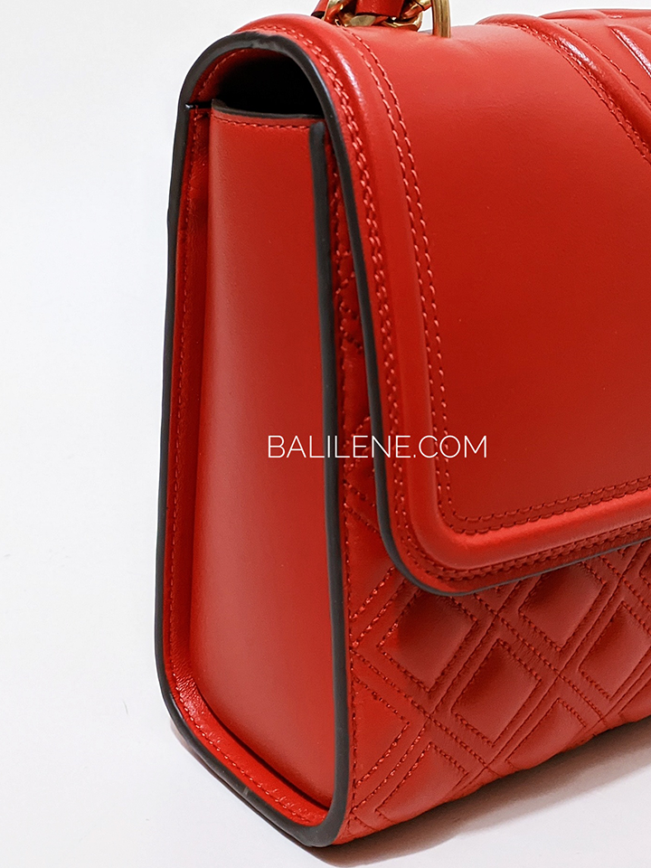 Tory-Burch-76997-Fleming-Convertible-Shoulder-Bag-Bearberry-Balilene-detail-samping