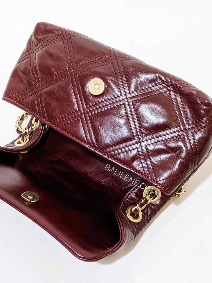 Tory-Burch-77099-Fleming-Soft-Glazed-Mini-Bag-Royal-Burgundy-Balilene-detail-clasp