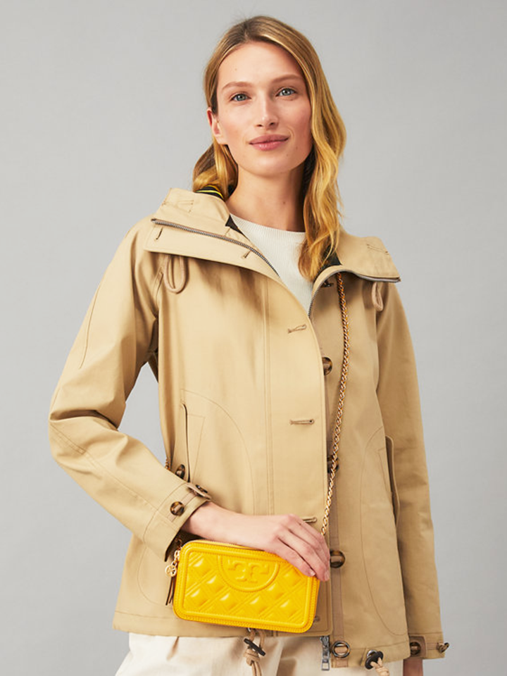 Tory-Burch-79403-Fleming-Double-Zip-Mini-Bag-Golden-Crest-Balilene-onmodel
