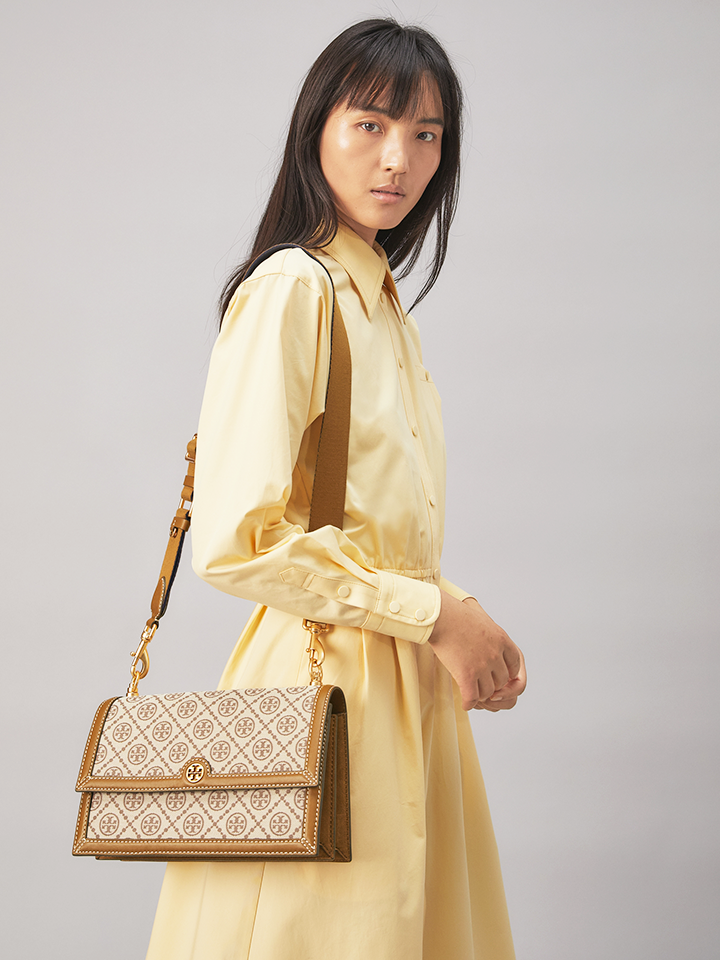Tory-Burch-81863-T-Monogram-Jacquard-Shoulder-Bag-Hazelnut-Balilene-onmodel