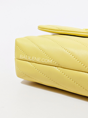   Tory-Burch-82237-Kira-Chevron-Powder-Coated-Mini-Bag-Calendula-Balilene-detail-bawah