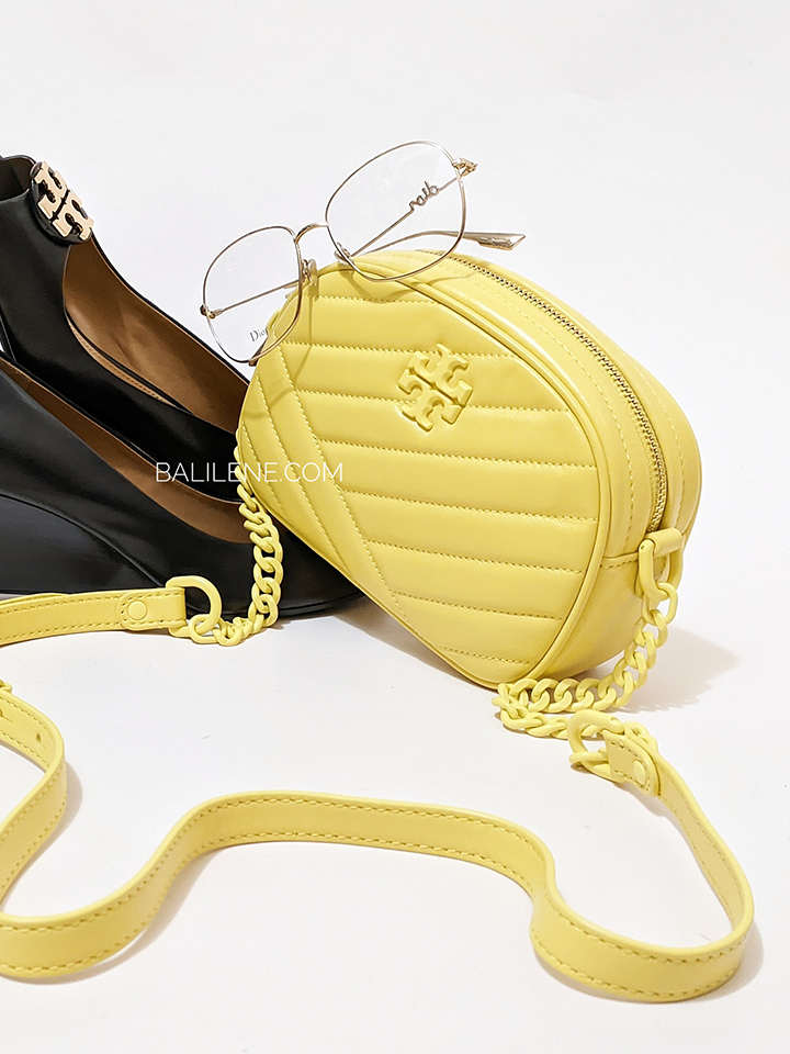    Tory-Burch-82284-Kira-Chevron-Powder-Coated-Small-Camera-Bag-Calendula-Balilene-detail-depan