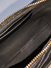    Tory-Burch-85173-Kira-Chevron-Half-Moon-Black-Rolled-Gold-Balilene-detail-dalam