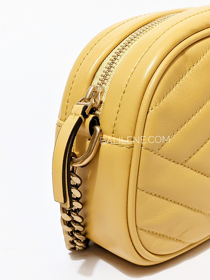    Tory-Burch-90450-Kira-Chevron-Small-Camera-Bag-Golden-Sunset-Balilene-detail-samping