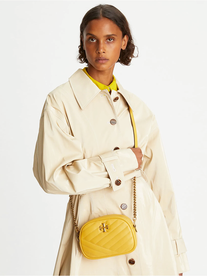 Tory-Burch-90450-Kira-Chevron-Small-Camera-Bag-Golden-Sunset-Balilene-onmodel