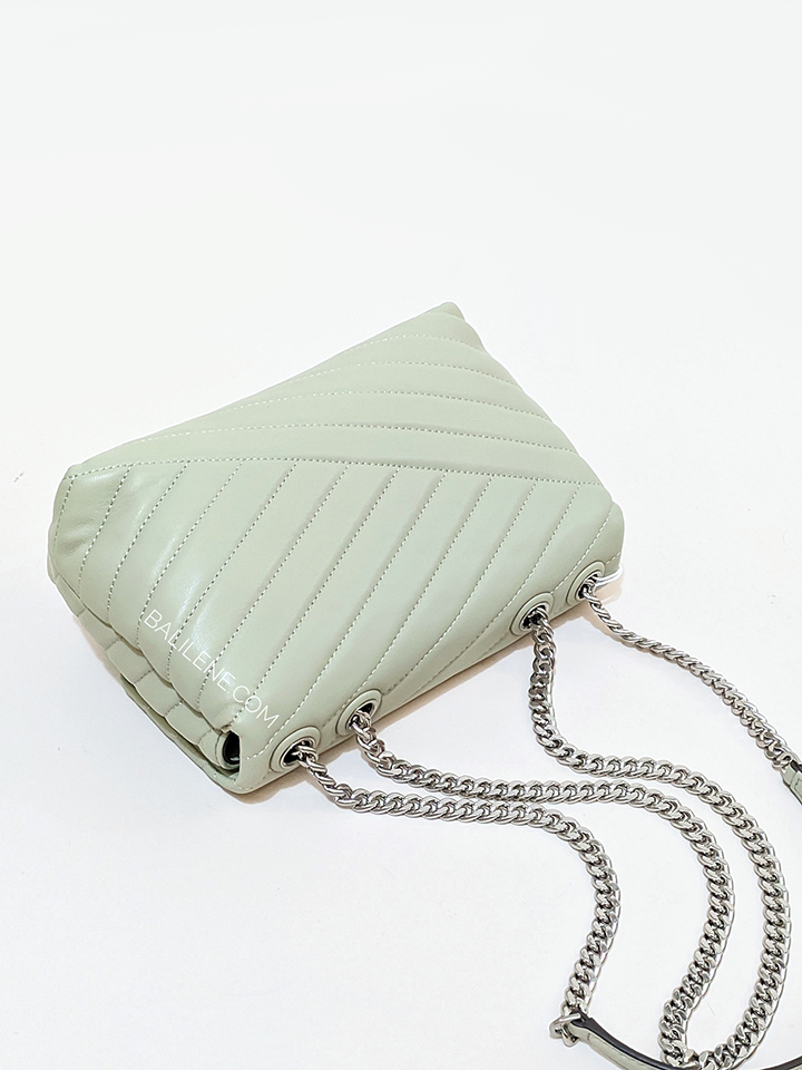    Tory-Burch-90452-Kira-Chevron-Small-Convertible-Shoulder-Bag-Pine-Frost-Balilene-detail-belakang