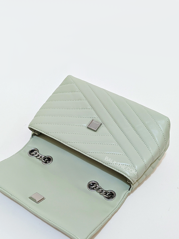 Tory-Burch-90452-Kira-Chevron-Small-Convertible-Shoulder-Bag-Pine-Frost-Balilene-detail-penutup