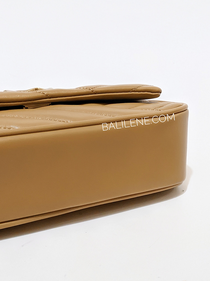    Tory-Burch-90458-Kira-Chevron-Tassel-Small-Flap-Shoulder-Bag-Almond-Brown-Balilene-detail-bawah