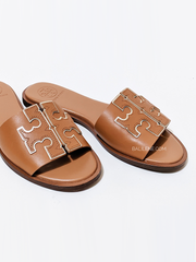    Tory-Burch-Ines-Slide-Calf-Leather-Tan-Spark-Balilene-detail-logo