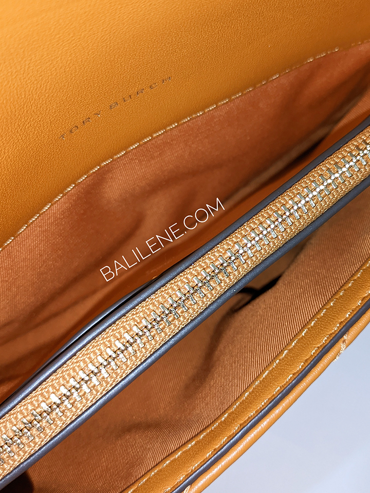 Tory-Burch-Kira-Chevron-Chain-Wallet-Squash-Balilene-detail-dalam