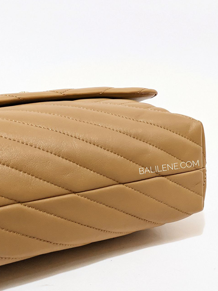 Tory-Burch-Kira-Chevron-Convertible-Shoulder-Bag-Dusty-Almond-Balilene-detail-bawah