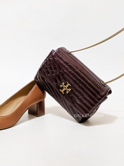 Tory-Burch-Kira-Chevron-Glazed-Mini-Bag-Fig-Balilene-detail-depan