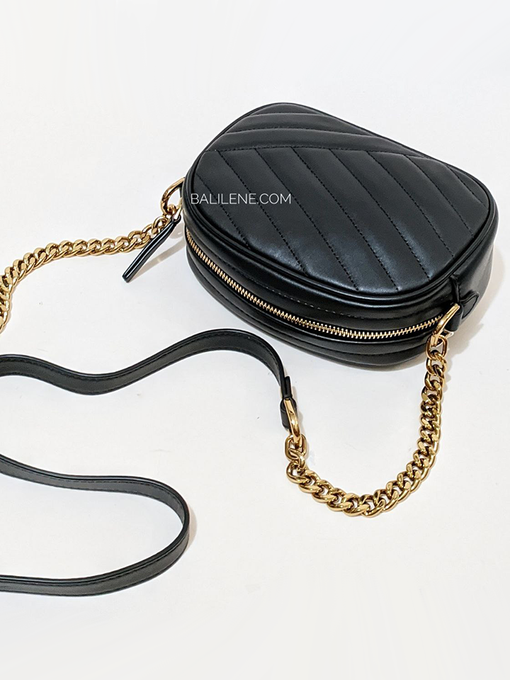    Tory-Burch-Kira-Chevron-Small-Camera-Bag-Black-Balilene-detail-belakang