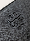 Tory-Burch-McGraw-Camera-Bag-Black-Balilene-detail-logo
