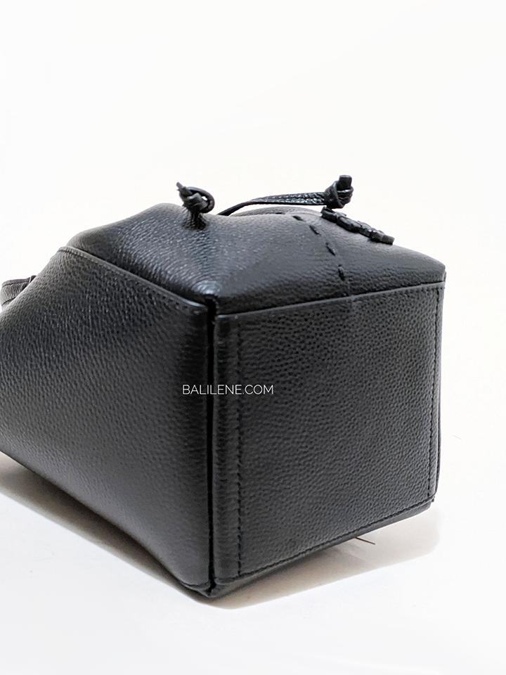     Tory-Burch-McGraw-Mini-Drawstring-Satchel-Bag-Black-Balilene-detail-bawah