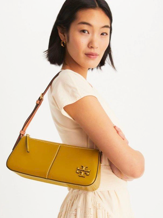 Tory-Burch-McGraw-Spazzolato-Wedge-Island-Palm-Balilene-onmodel
