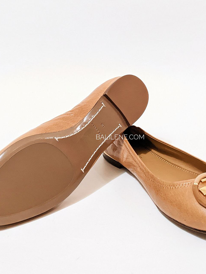   Tory-Burch-Multi-Logo-Ballet-Flat-Shoes-Tan-Balilene-detail-bawah