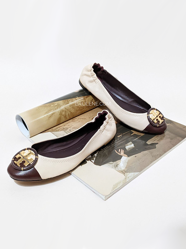 Tory Burch Multi-Logo Ballet Flats New Cream/Plum – Balilene Tory Burch Multi-Logo Ballet Flats New Cream/Plum – Balilene