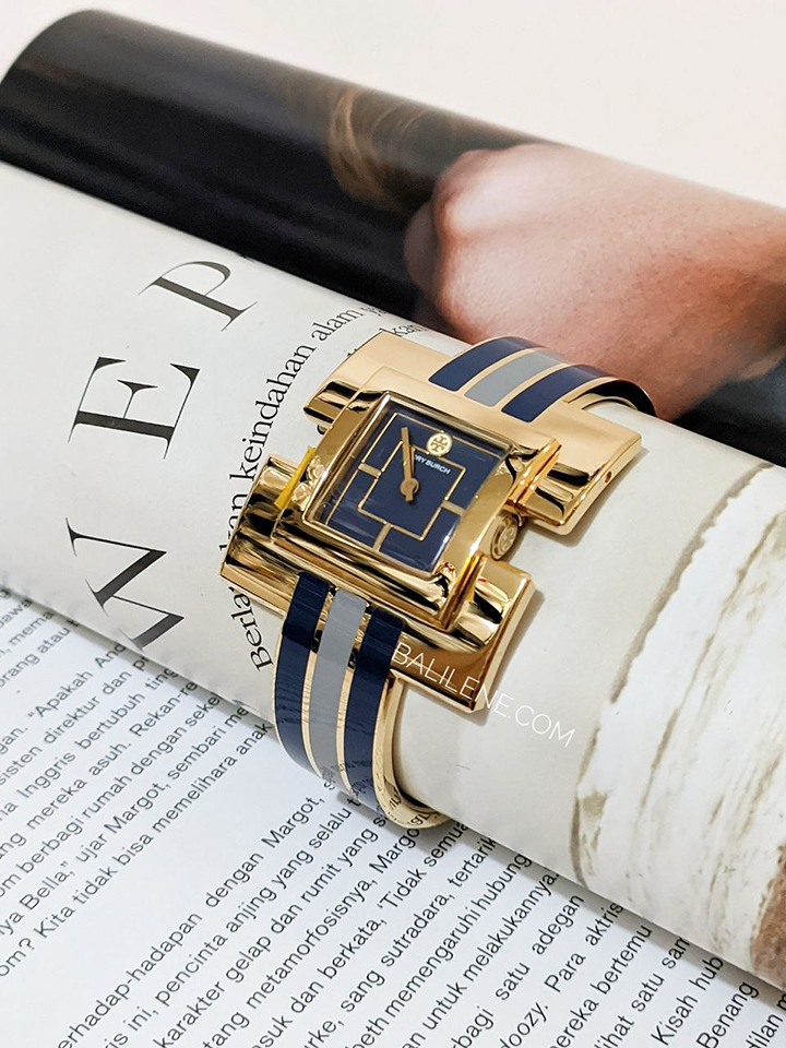 Tory-Burch-T-Bangle-Watch-Gold-Tone-Navy-Stainless-Steel-25MM-Balilene-detail-samping