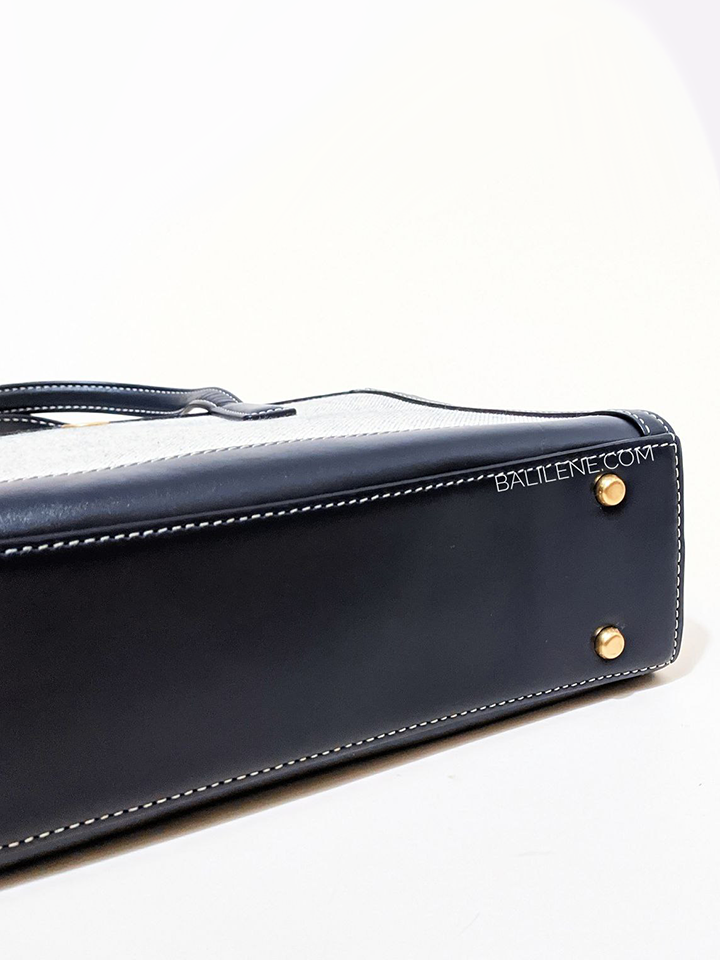 Tory-Burch-Walker-Canvas-Small-Satchel-In-Natural-Navy-Balilene-detail-bawah