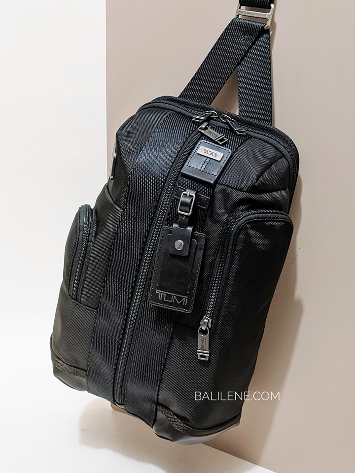 Tumi Higgins Sling Bag Black Balilene