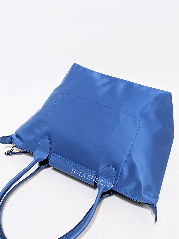 detail-bagian-belakang-Longchamp-L2605598234-Le-Pliage-Neo-Small-Nylon-Shoulder-Tote-In-Blue