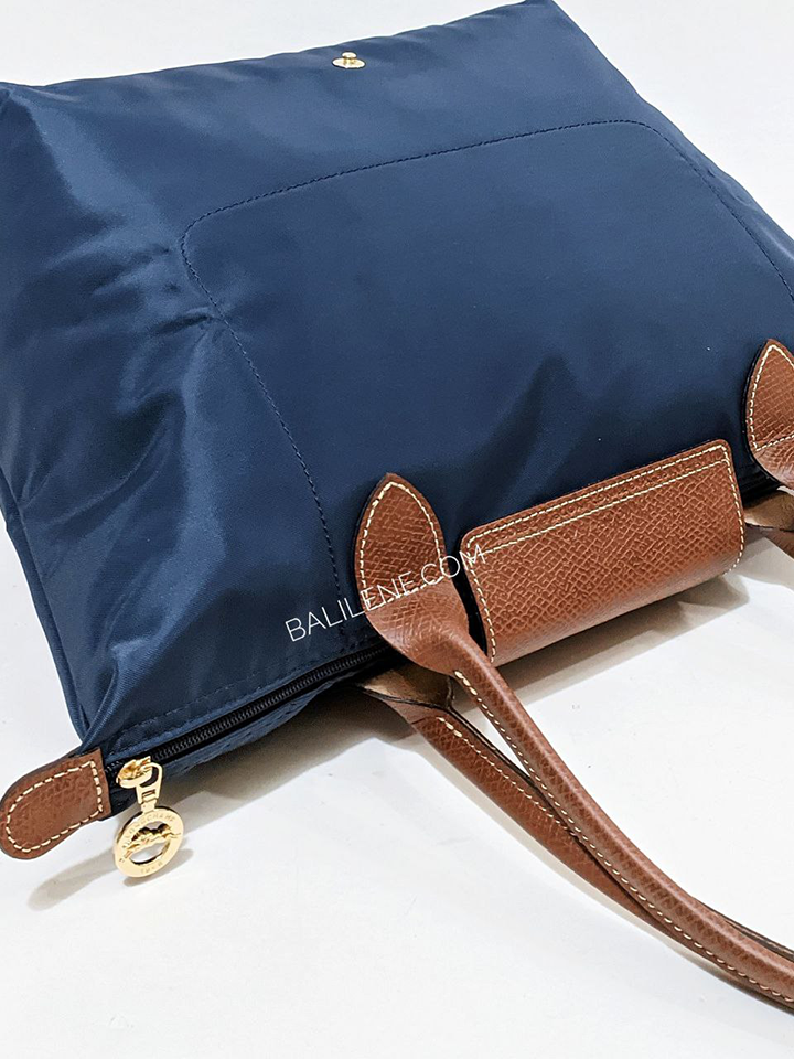 detail-bagian-belkang-Longchamp-Le-Pliage-Original-Small-Shoulder-Bag-Navy