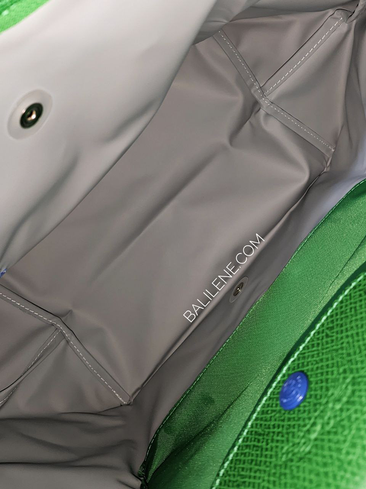 detail-bagian-dalam-Longchamp-Le-Pliage-Club-Medium-Shoulder-Bag-Cactus