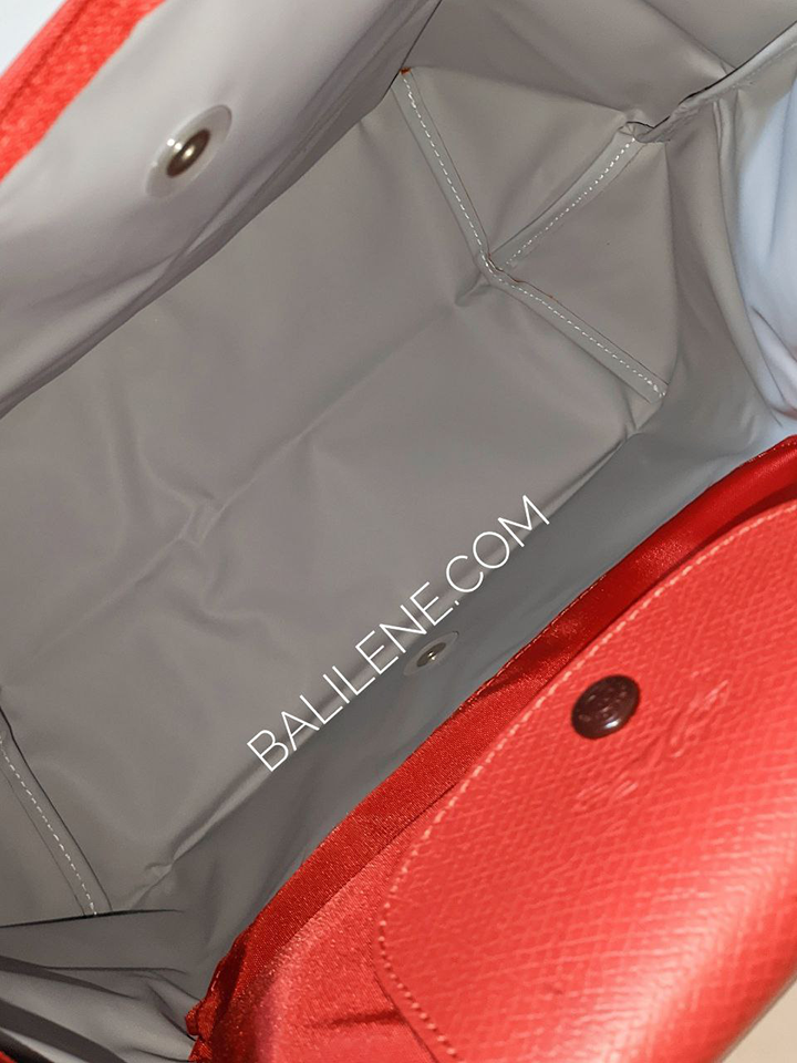 detail-bagian-dalam-Longchamp-Le-Pliage-Club-Small-Shoulder-Bag-Red