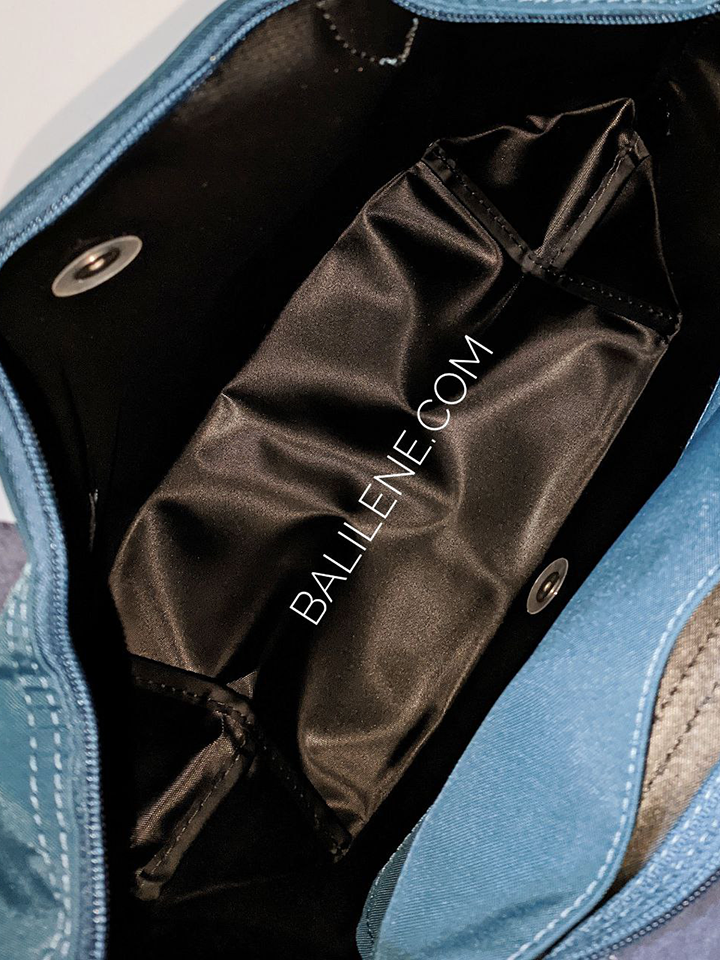 detail-bagian-dalam-Longchamp-Le-Pliage-Green-Small-Top-Handle-Bag-Ocean-Blue